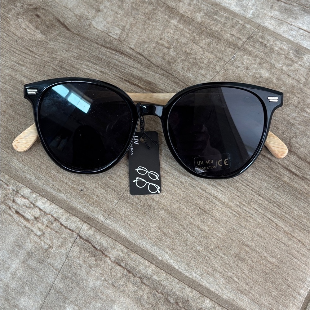 Stylish Black Sunglasses with Wooden Arms. Unisex NWT
